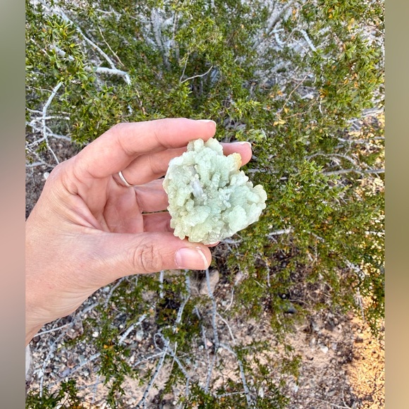 Prehnite - Picture 2 of 4